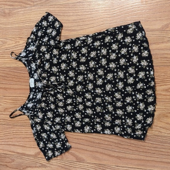 Free Kisses Black Floral Print Cold Shoulder Short-Sleeve Blouse, Size XL - Picture 1 of 2